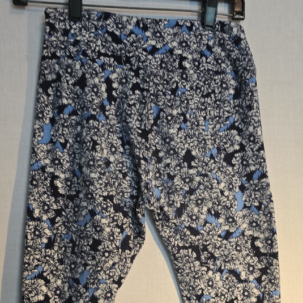 LuLaRoe Black and Blue Floral Leggings - Picture 4 of 4